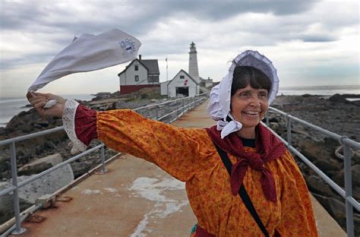 Are lighthouse keepers still a thing?