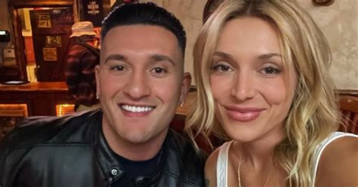 Are miranda and joey dating the circle?