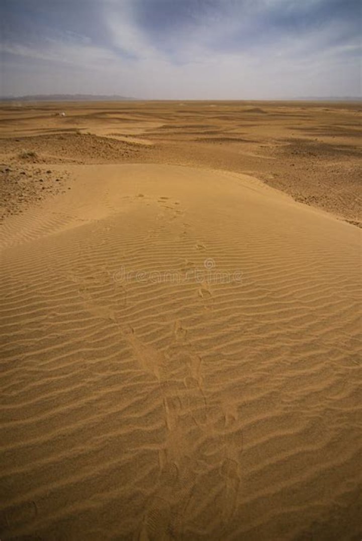 Are there quicksand in the desert?