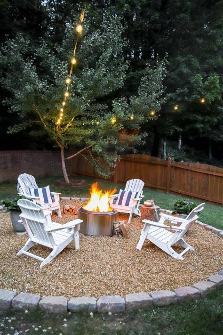 Can you put gravel in a fire pit?