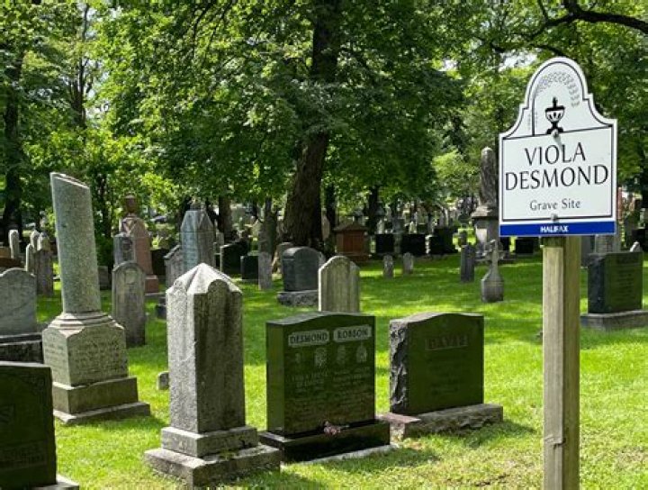 Did viola desmond have any siblings?