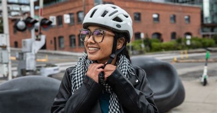 Do cyclist have to wear helmets?
