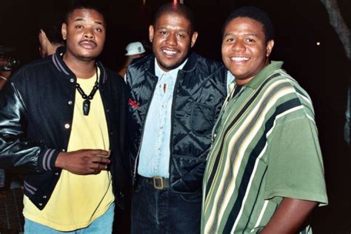 Does forest whitaker sing?
