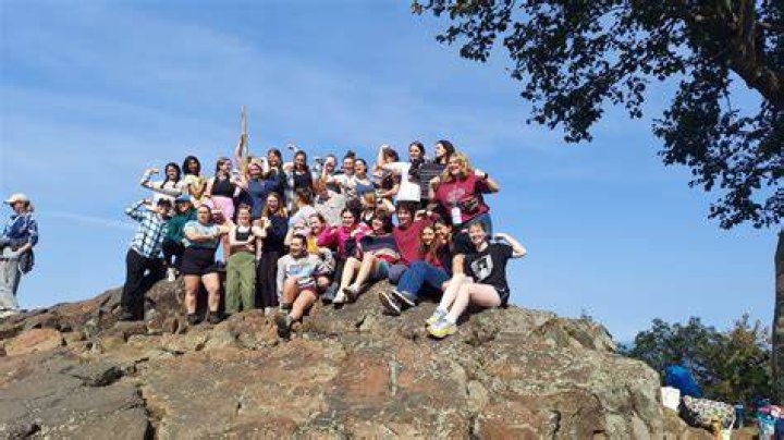 Does mount holyoke meet full need?