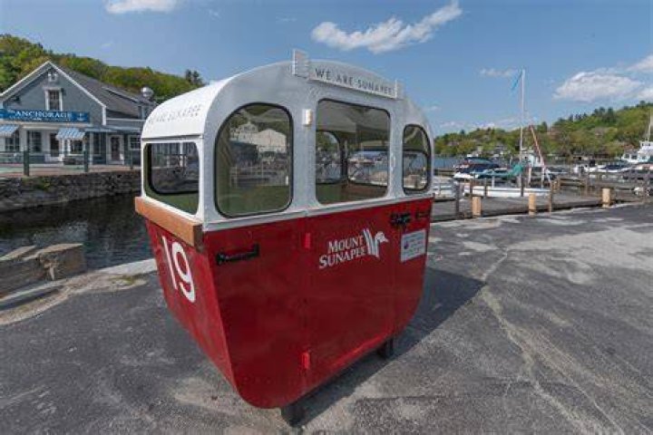 Does sunapee have a gondola?