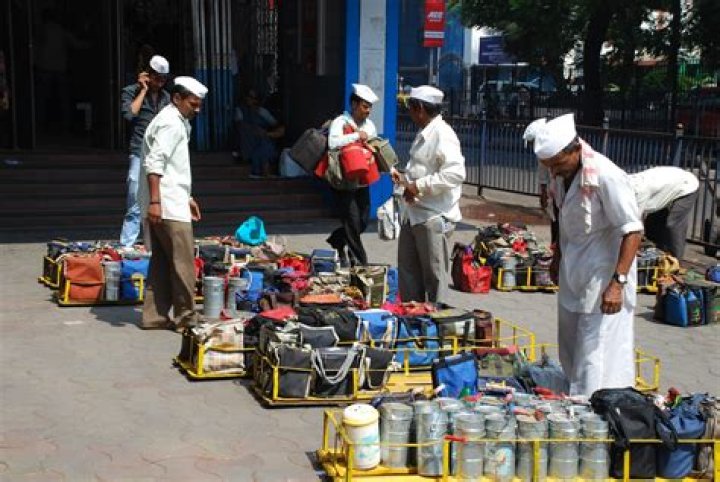 How many dabbawalas are there in mumbai?