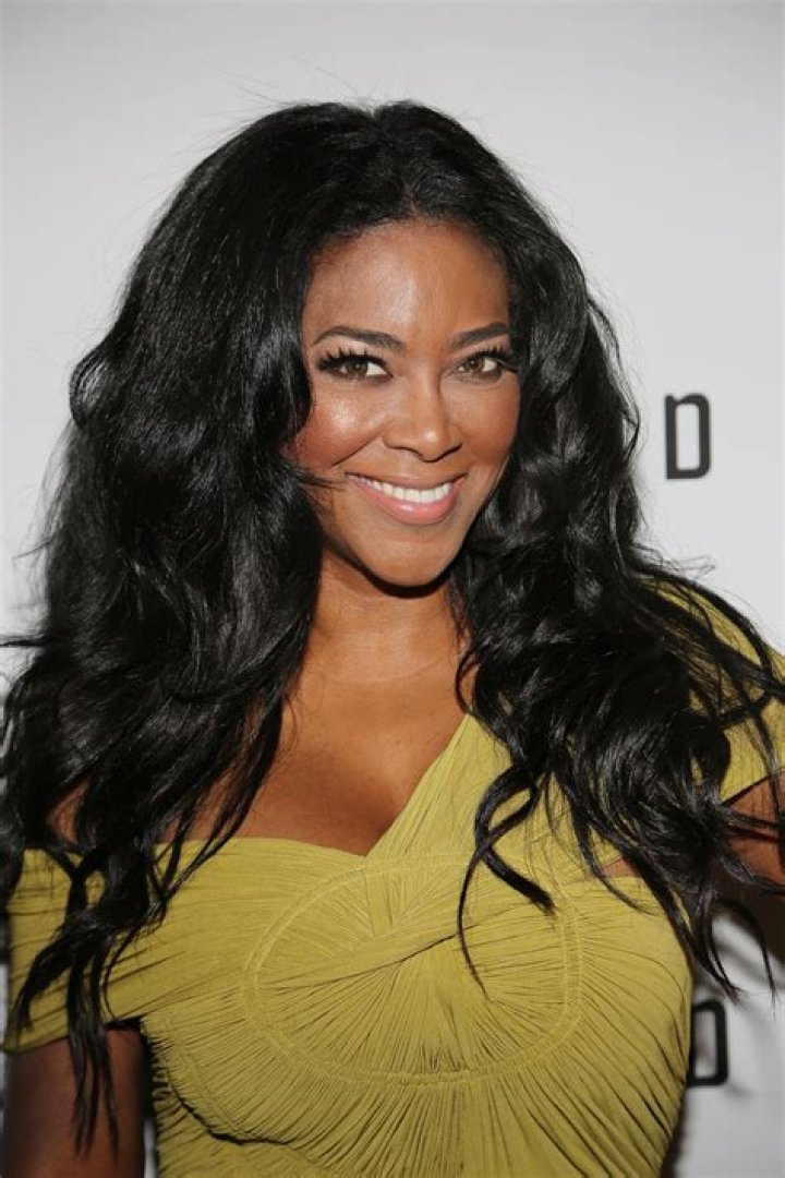 Is kenya moore hair real?