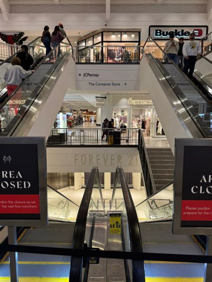Is strongsville mall closed?