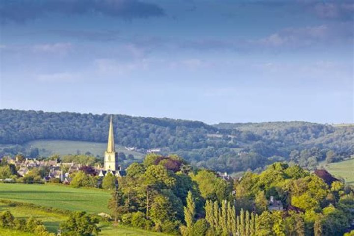 Is stroud in the cotswolds?