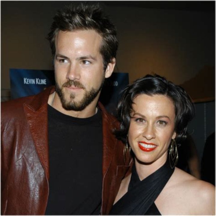Were alanis morissette and ryan reynolds married?