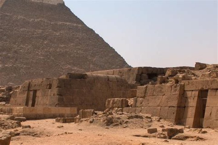 What is a mastabas in ancient egypt?