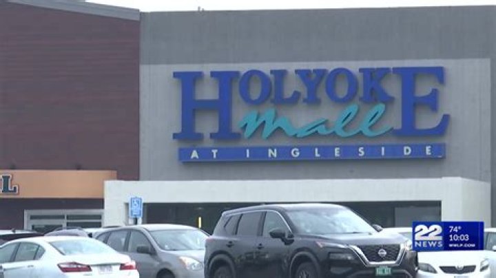 What time holyoke mall closes?