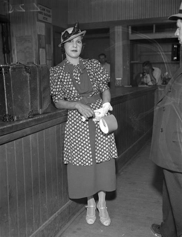 Where did billie frechette live?