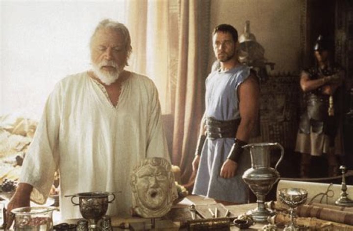 Which actor died while filming gladiator?