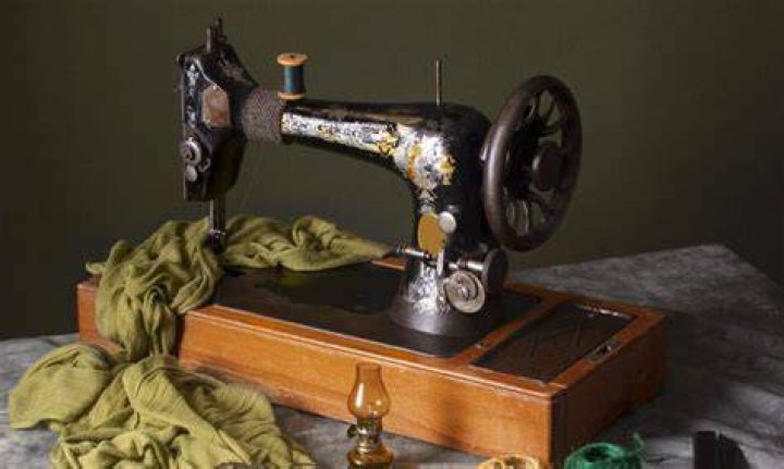 Who invented stitching machine?