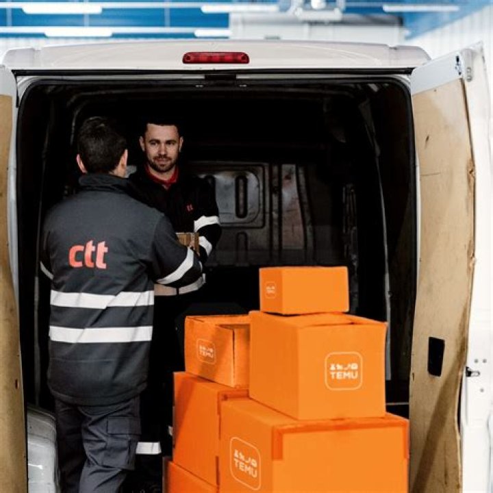 Who owns ctt portugal?