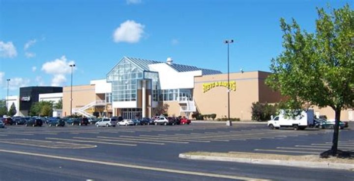 Who owns irondequoit mall?
