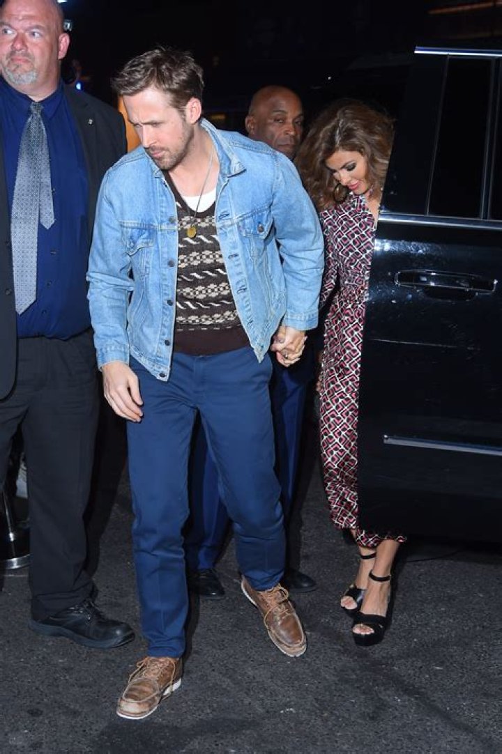 Whos ryan gosling dating?