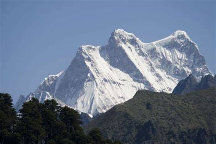 Why is gangkhar puensum unclimbed?